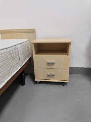 Cama 135 con cabecero y mesitas