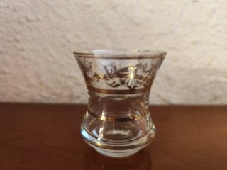 Juego de agua de cristal dorado