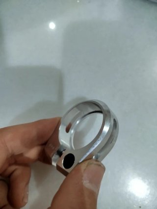 Abrazadera Title 31,8mm Plata