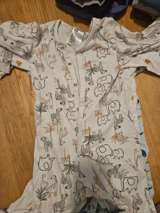 Pijamas H&M una pieza estampado animal