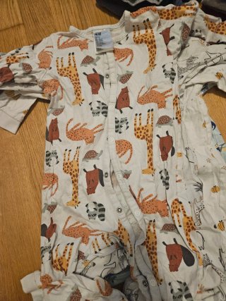 Pijamas H&M una pieza estampado animal