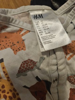 Pijamas H&M una pieza estampado animal