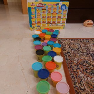 33 botes plastilina Play-Doh sin estrenar