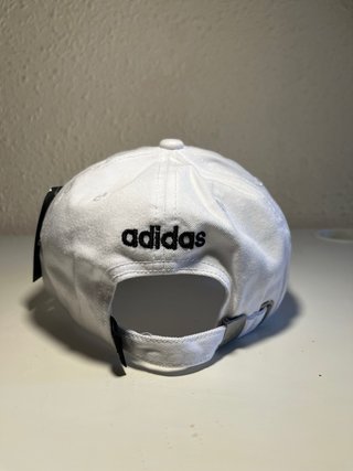 Gorra Adidas Blanca y Negra ajustable