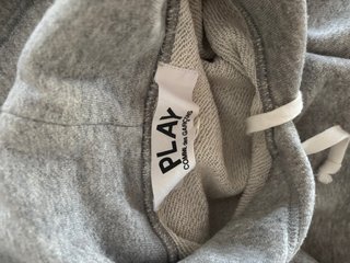 Sudadera Comme des Garçons Corazón Talla M Gris