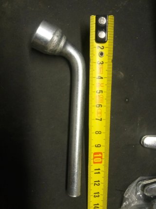 Llave acodada para bicicleta clásica