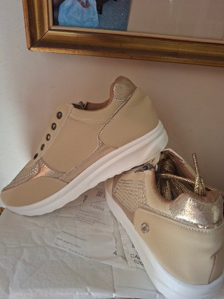 Zapatillas Kayferli Beige y Doradas Mujer