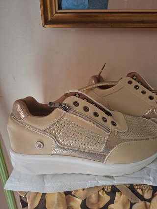Zapatillas Kayferli Beige y Doradas Mujer