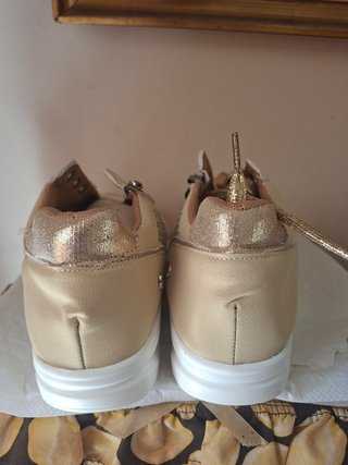 Zapatillas Kayferli Beige y Doradas Mujer