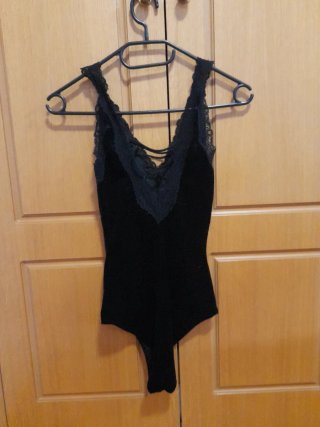 Body terciopelo Bershka negro encaje