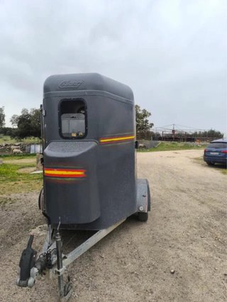 Remolque para Transporte de Animales Vivos / Cabal