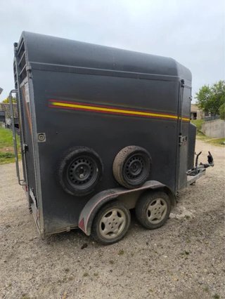 Remolque para Transporte de Animales Vivos / Cabal