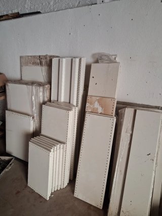 Estantería metálica blanca