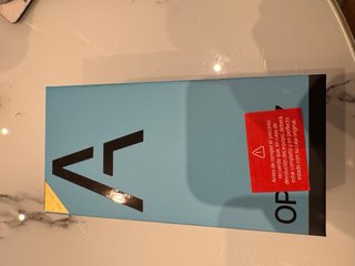 Oppo A17 64GB + cargador
