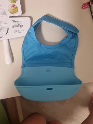 OXO Tot Babero y Cuchara para Viaje