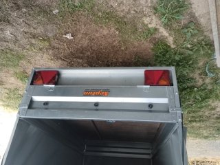 Remolque de carga gris
