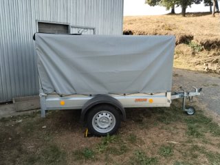 Remolque de carga gris