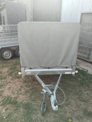 Remolque de carga gris