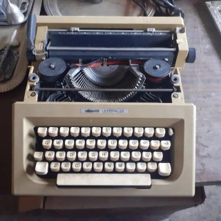 Máquina de escribir Olivetti Lettera 25