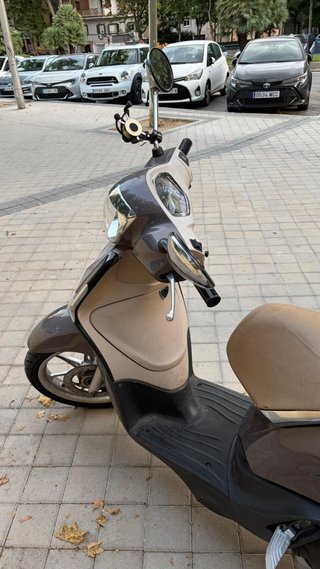 Piaggio Liberty 125 Scooter Beige/Marrón