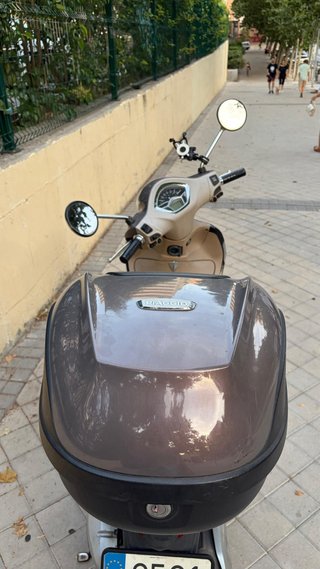 Piaggio Liberty 125 Scooter Beige/Marrón