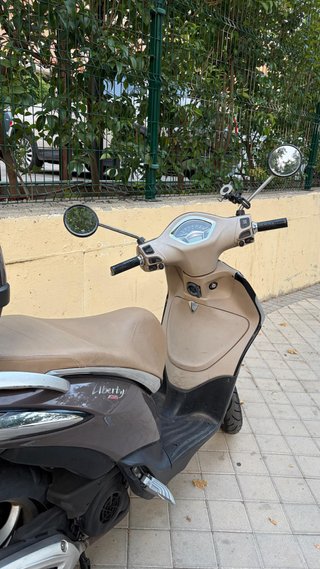 Piaggio Liberty 125 Scooter Beige/Marrón