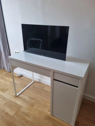 Mesa de ordenador IKEA MICKE