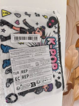 Estuche K-POP con diseño de chicas