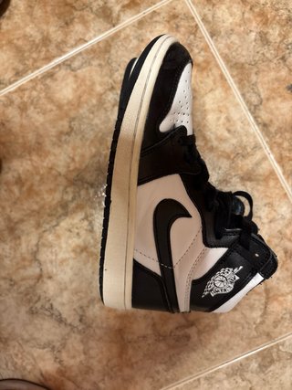 Zapatillas Air Jordan Negras y Blancas