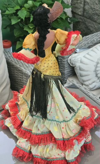 Gran Muñeca Antigua Marin con Cántaro