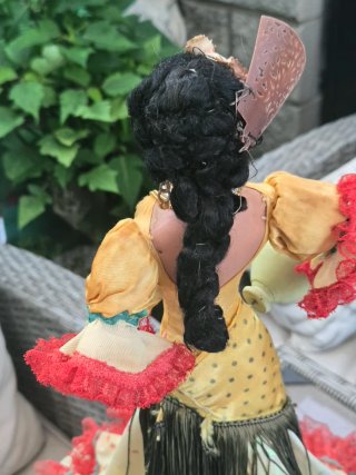 Gran Muñeca Antigua Marin con Cántaro