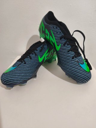 Botas de fútbol Nike azules y verdes