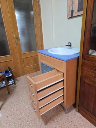 Mueble de baño con lavabo y cajones