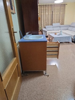 Mueble de baño con lavabo y cajones