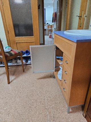 Mueble de baño con lavabo y cajones