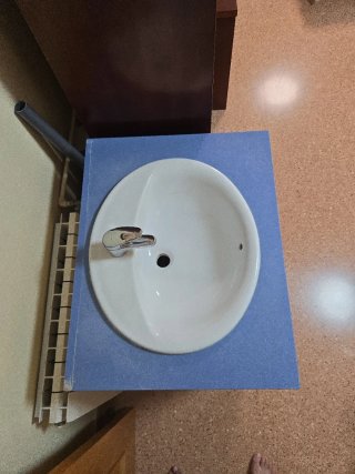 Mueble de baño con lavabo y cajones