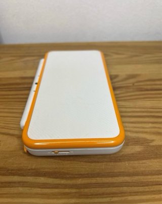 Nintendo 2DS XL Bianca e Arancione