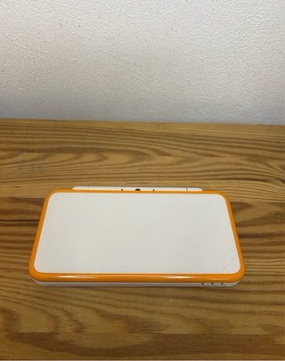 Nintendo 2DS XL Bianca e Arancione