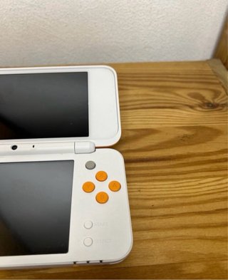 Nintendo 2DS XL Bianca e Arancione