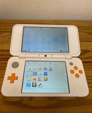 Nintendo 2DS XL Bianca e Arancione