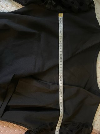 Vestido negro corto mangas transparentes