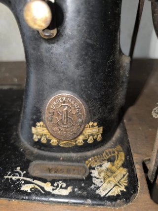 Máquina de coser Singer antigua