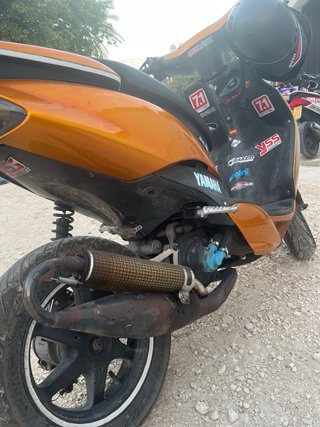 Yamaha Yog 49 Scooter Naranja y Negro