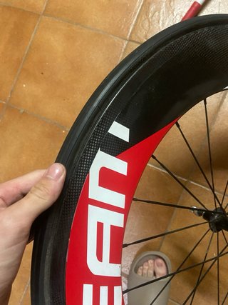 Rueda trasera carbono perfil alto