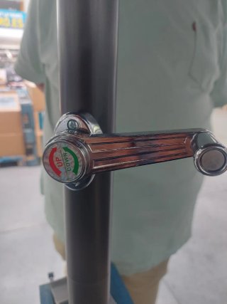 Sombrilla negra de poliester y metal