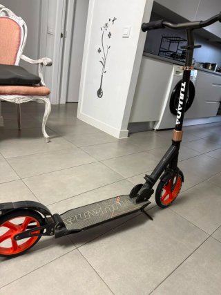 Patinete Tijuana Negro y Naranja