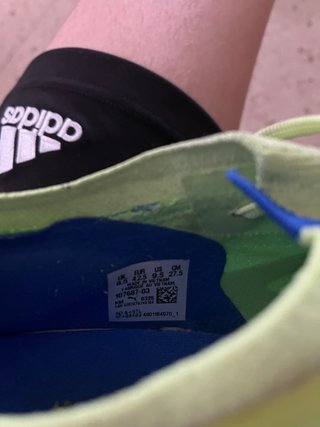 Botas de fútbol verdes y azules