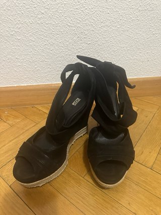 Sandalias UGG Negras Cuña