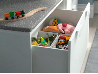 Banco infantil Ikea con cajón