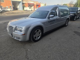 Chrysler 300 Fúnebre | 93.000 km | Elegancia única